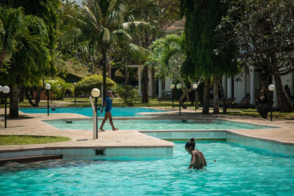 Bahari Dhow Beach Villas 59/61