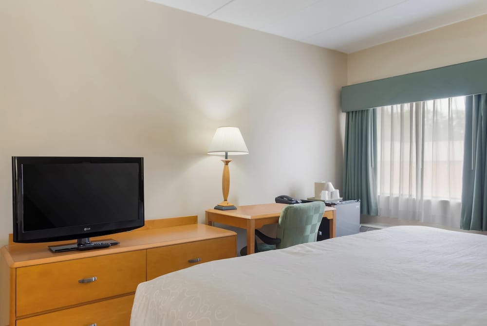 All Seasons Inn & Suites Smithfield Providence 28/36