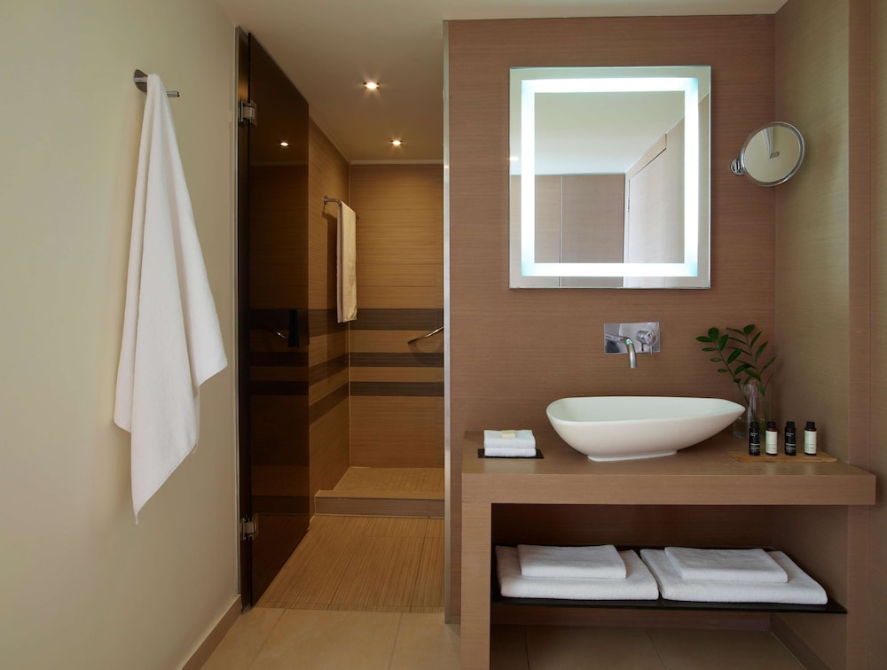 The Ixian Grand and All Suites Adults Only Hotel 66/67