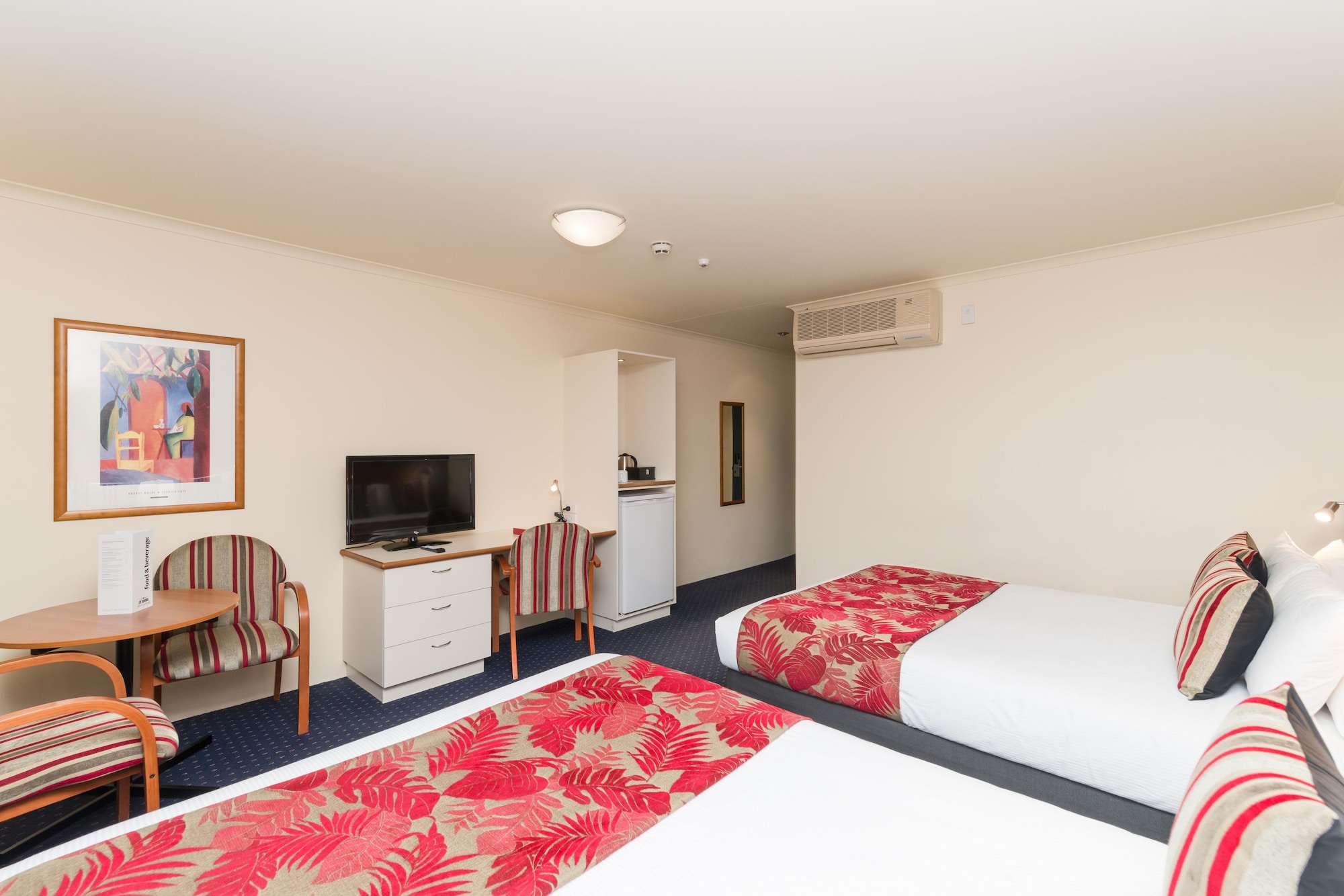 غرفة قياسية بسرير كوين وسرير فردي، Heartland Hotel Auckland Airport 3/10