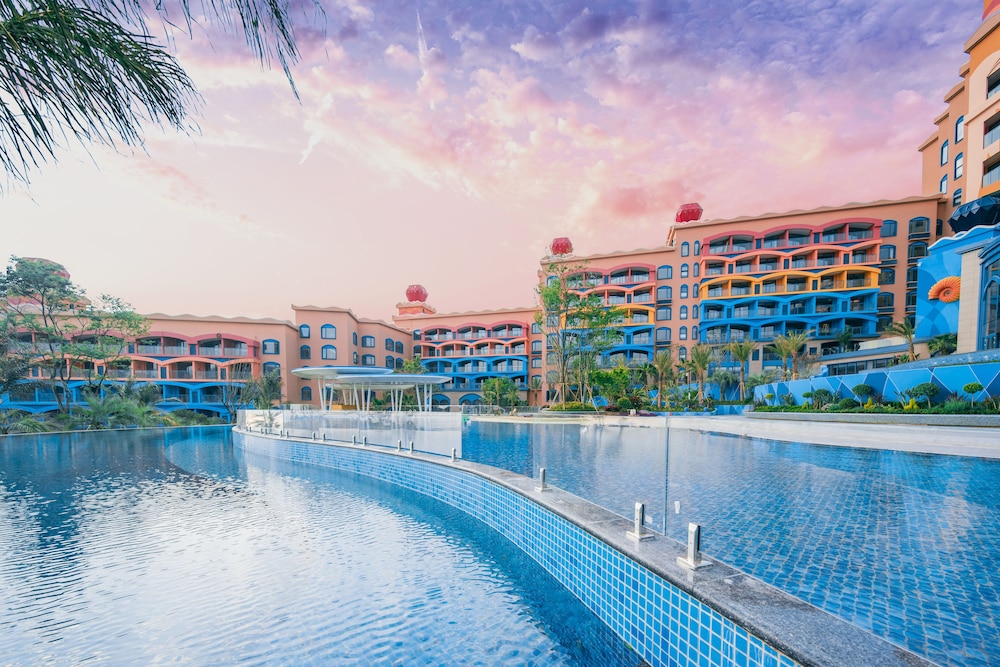 Dolphin Bay Hotel 34/38