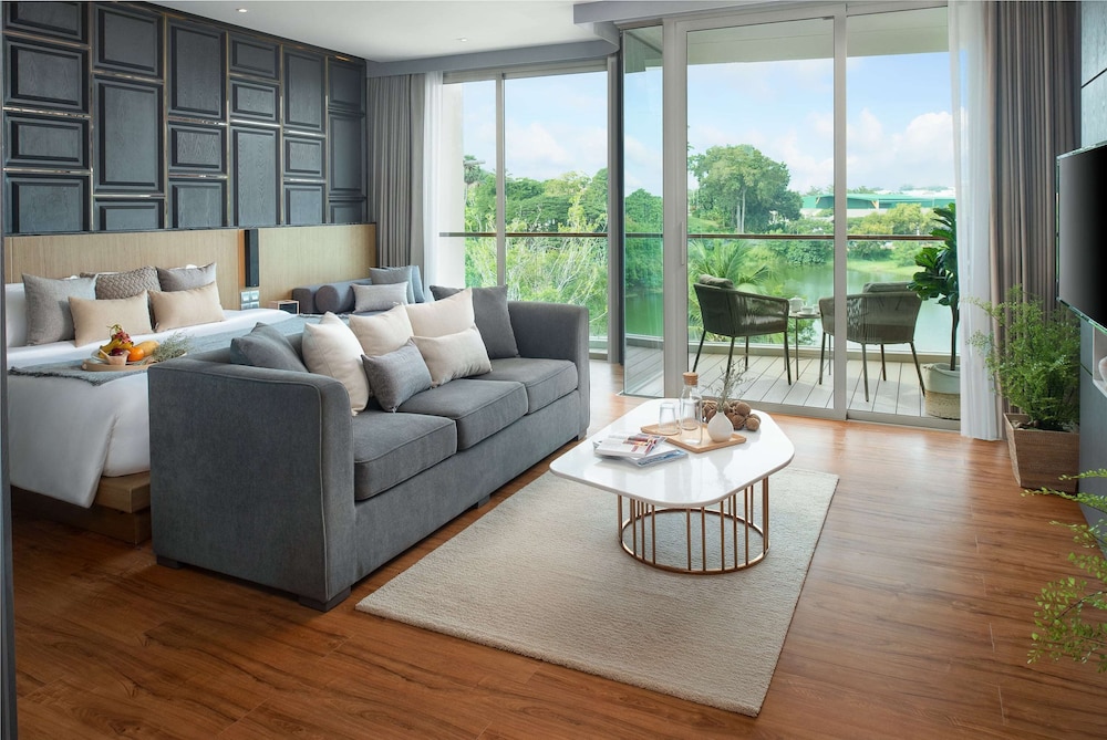Wyndham Grand Nai Harn Beach Phuket 28/50