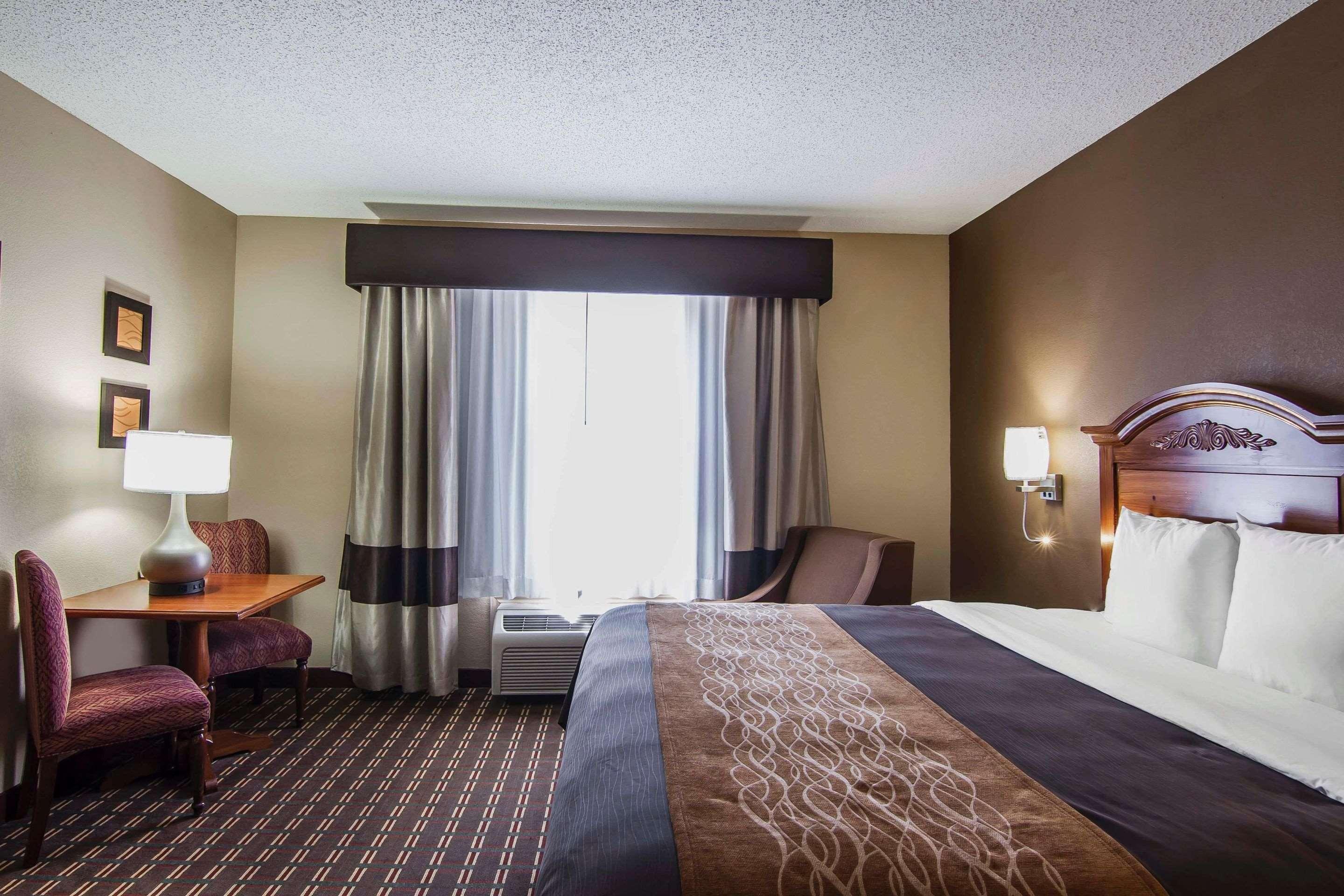 ROOM, KING BED