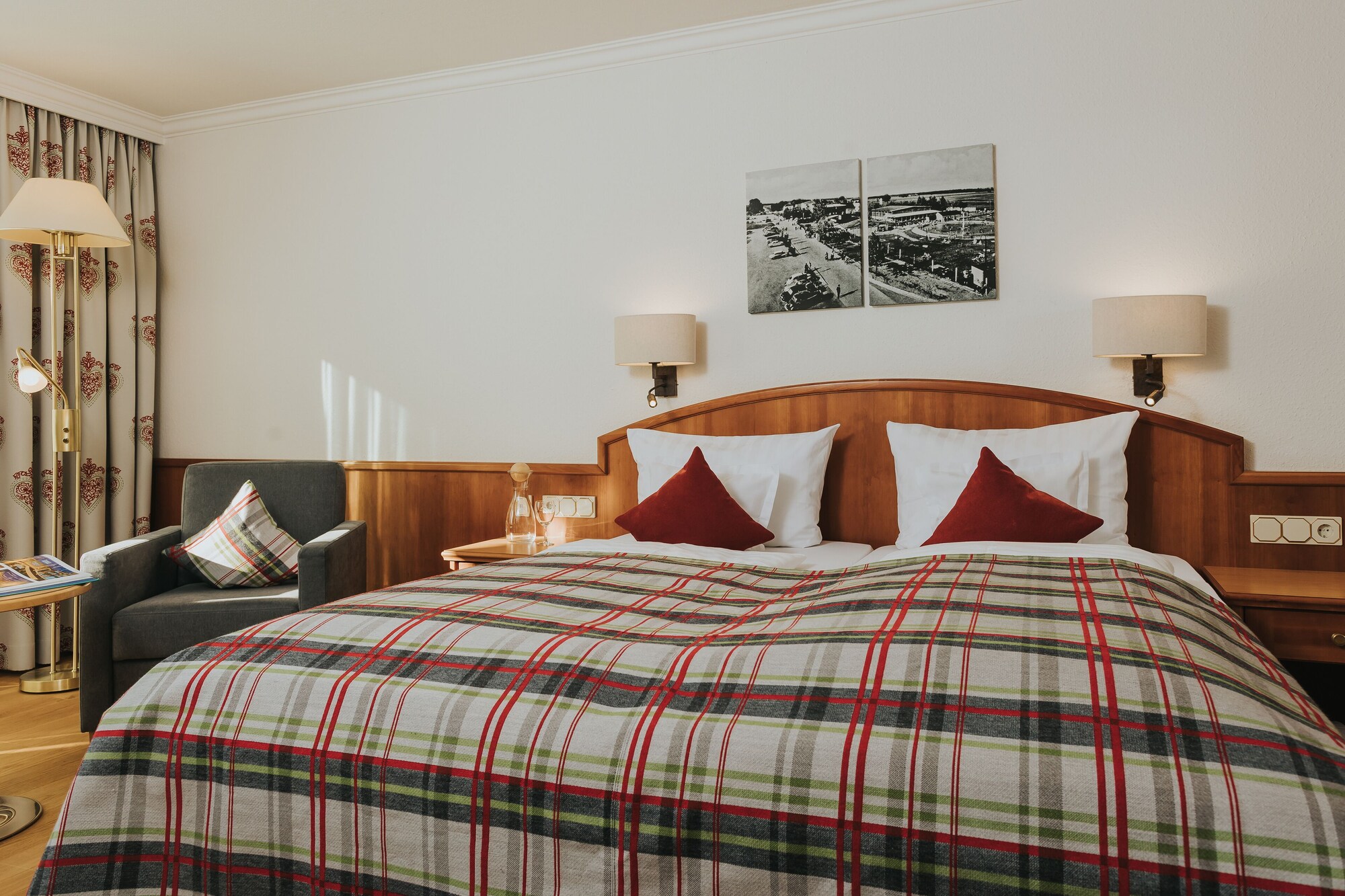 Basic, Queen Bed, Balcony