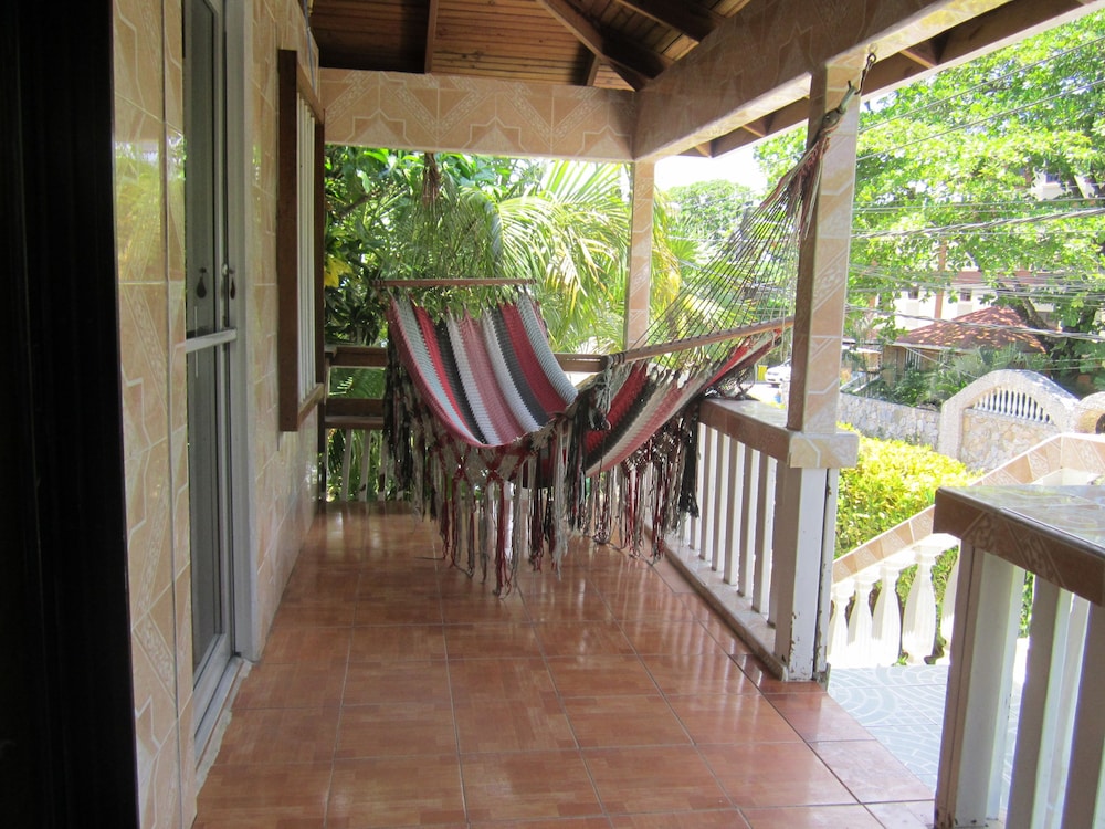 Coconut Tree West End 48/54