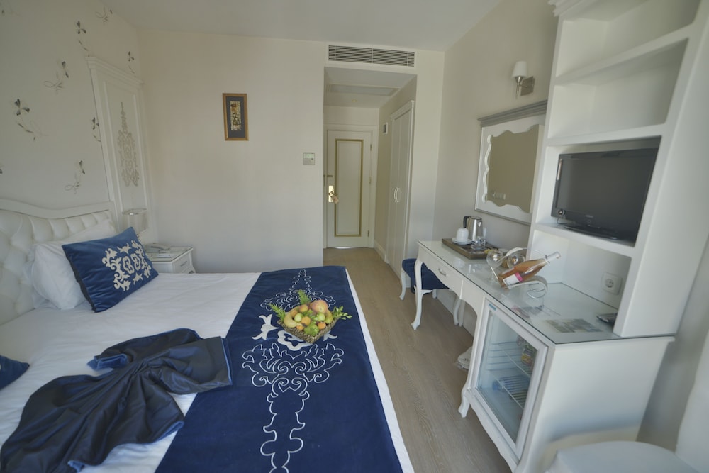 Sarnic Hotel and Sarnic Premier Hotel 32/50