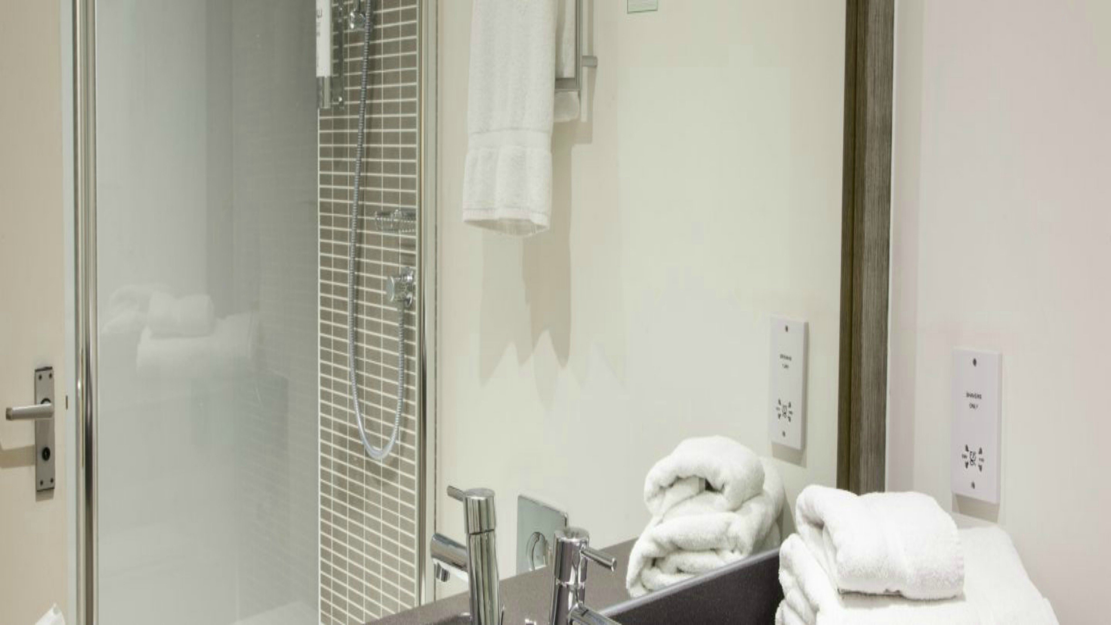 Holiday Inn Rochester Chatham an IHG Hotel 79/79