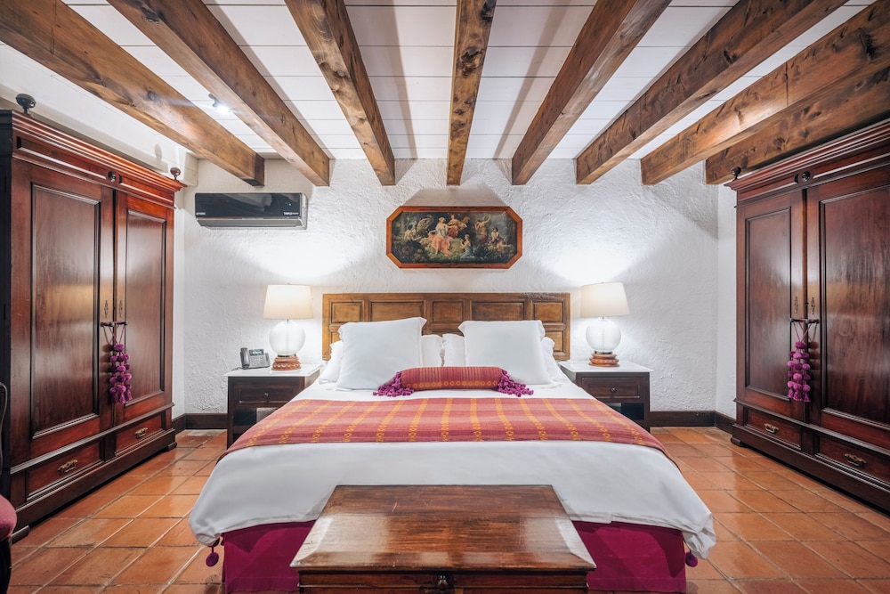 SUITE, KING BED