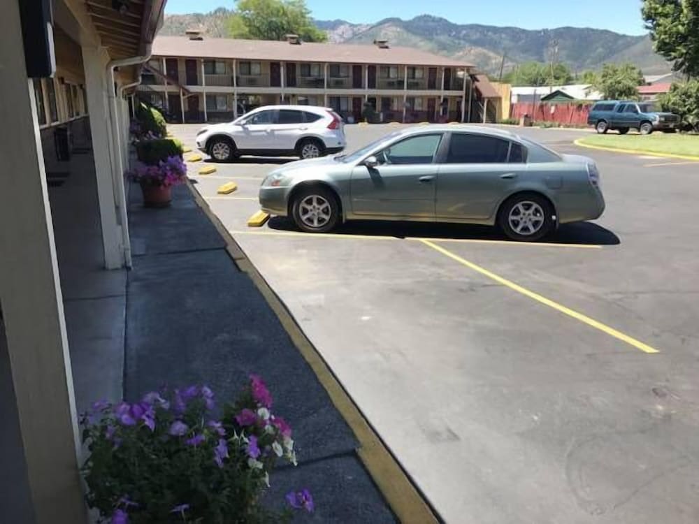 Klamath Motor Lodge 53/64