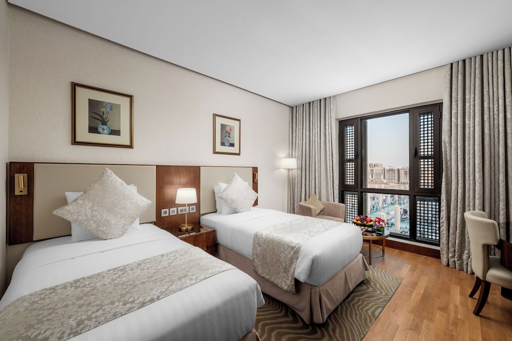 2 Bedrooms, City, Premier, Suite, 1 King and 2 Double Beds, King and Twin Beds