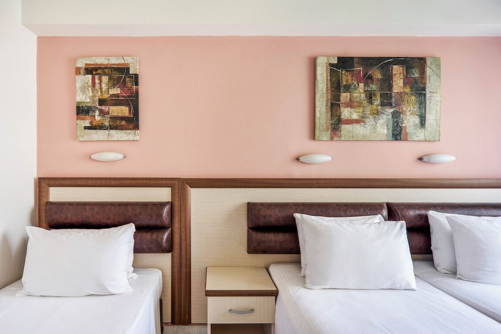 Pearl Hotel 27/55
