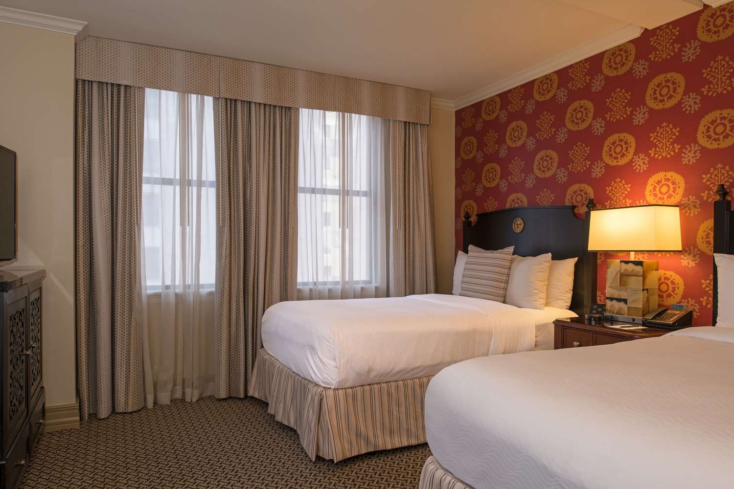 DELUXE, 2 DOUBLE BEDS
