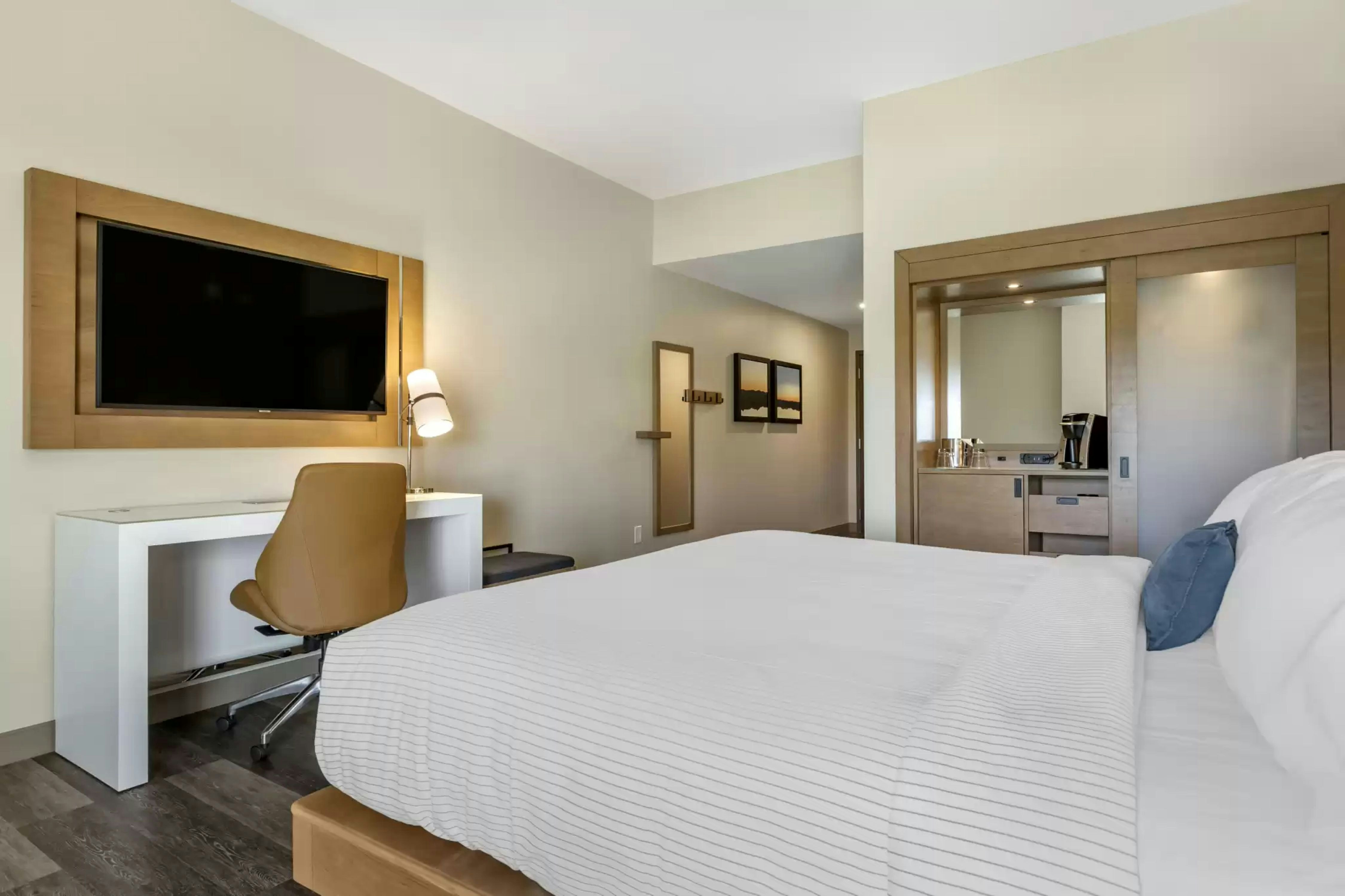 ROOM, KING BED, ACCESSIBLE