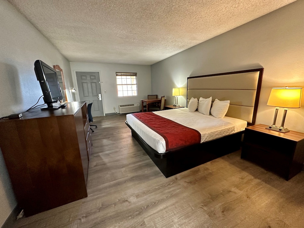 ROOM, KING BED, SMOKING