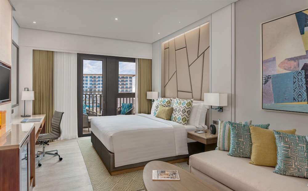 Deluxe, Twin Beds, Pool View