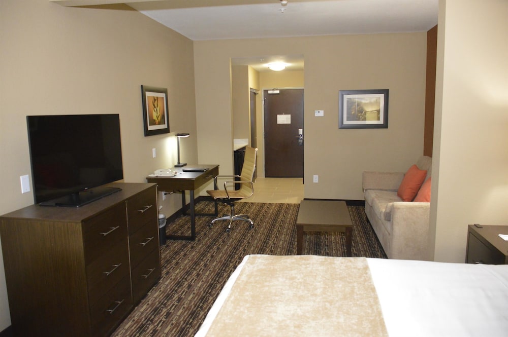Best Western Plus Elmendorf Hotel 8/31