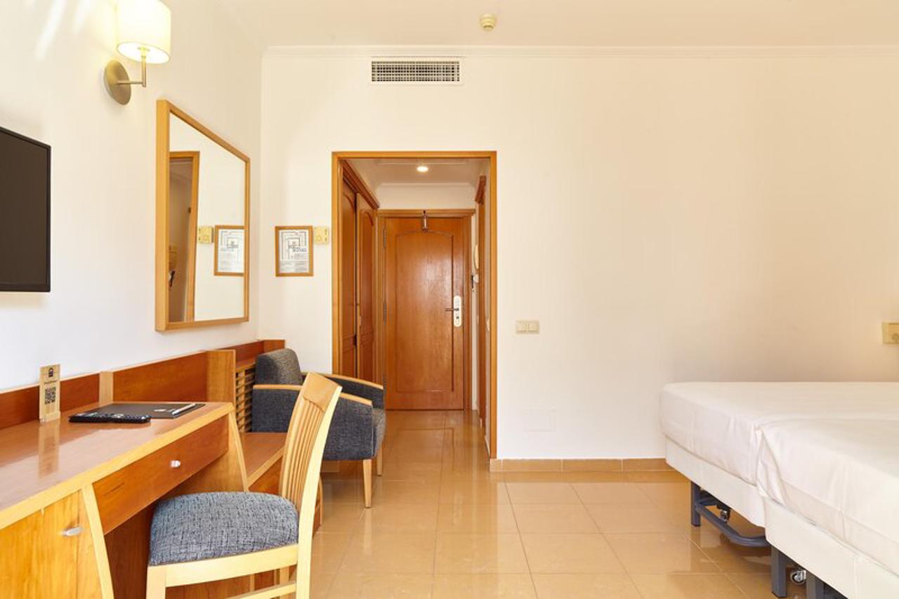 Invisa Hotel La Cala 36/99