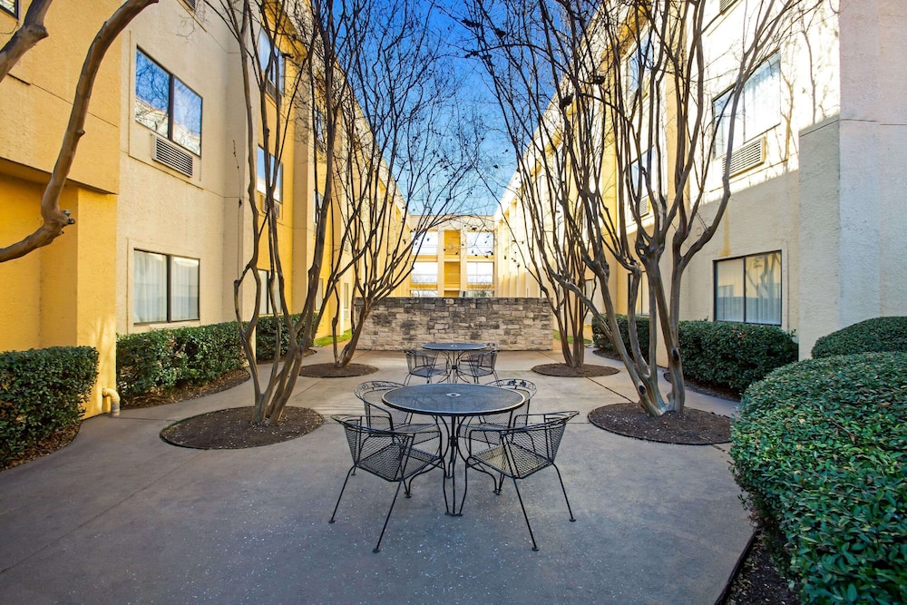 La Quinta Inn Suites Round Rock North 30/41