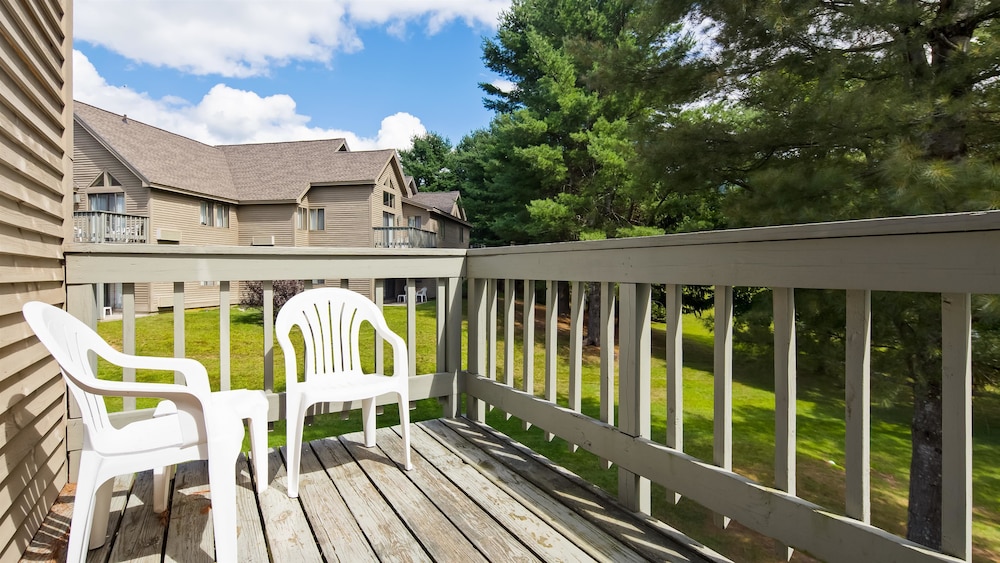 Best Western Inn & Suites Rutland-Killington 9/48