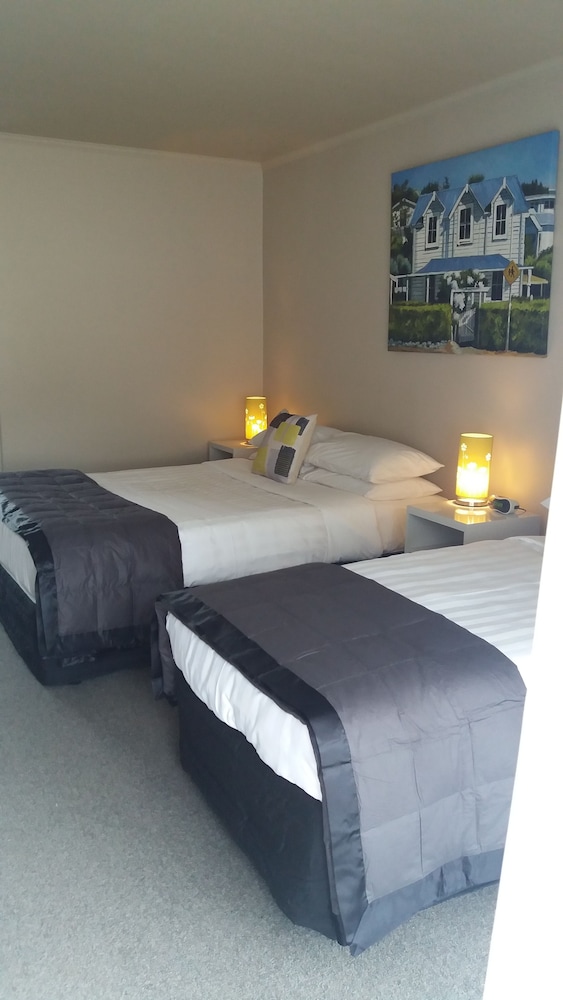 Settlers Motor Lodge 15/43