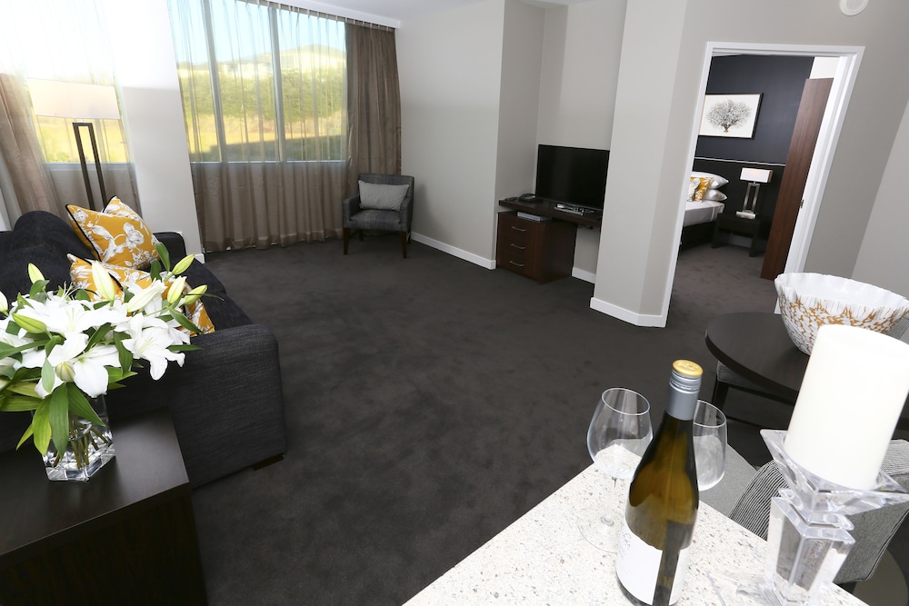 Springfield Lakes Hotel 32/49