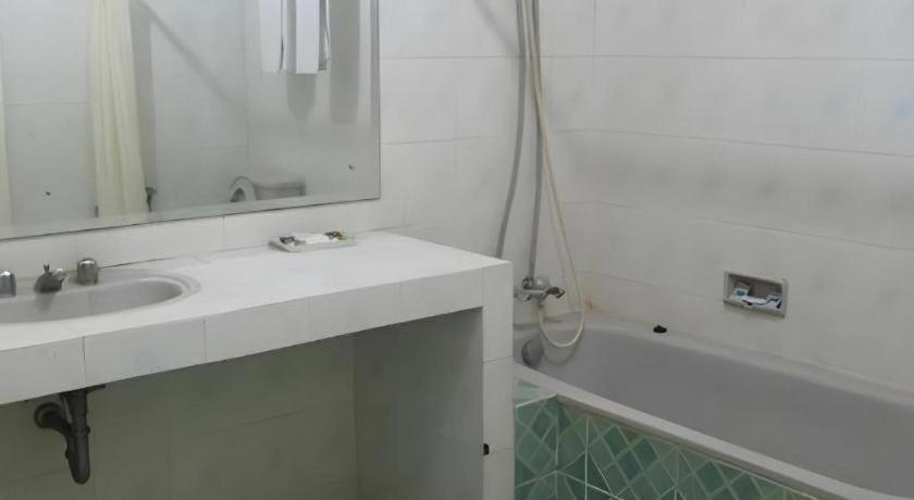 Hotel Lautze Indah 43/44