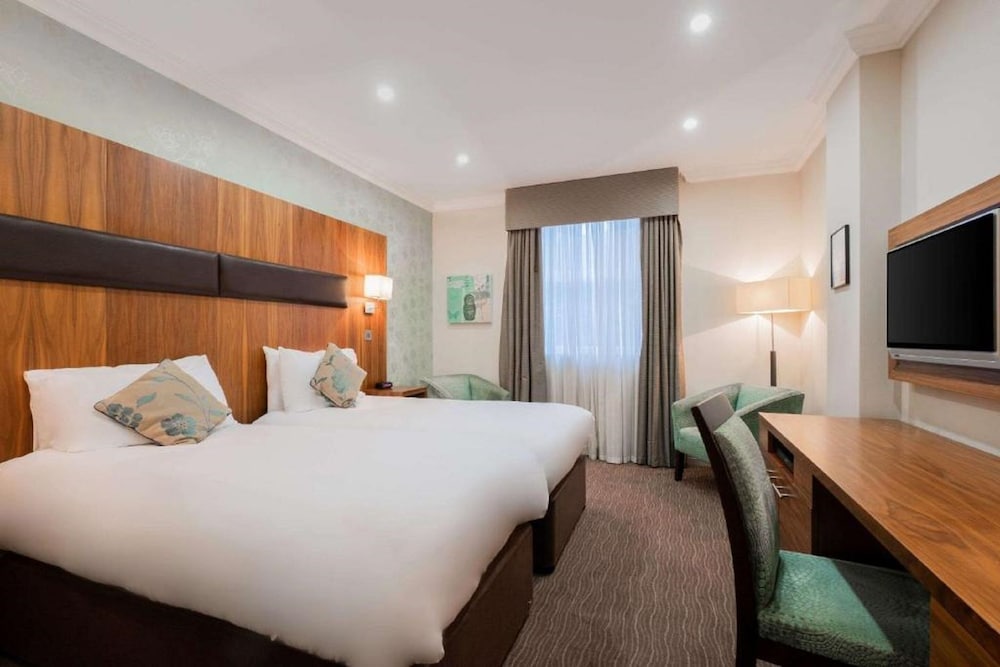 ROOM, TWIN BEDS