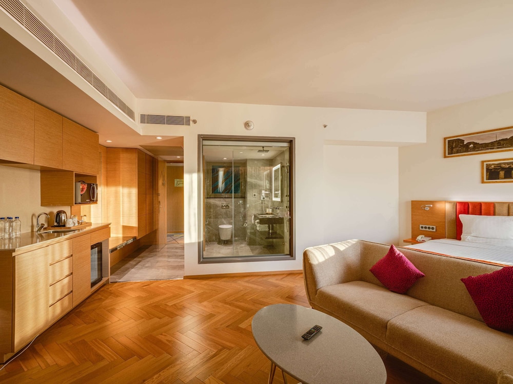 Premier, Queen Bed