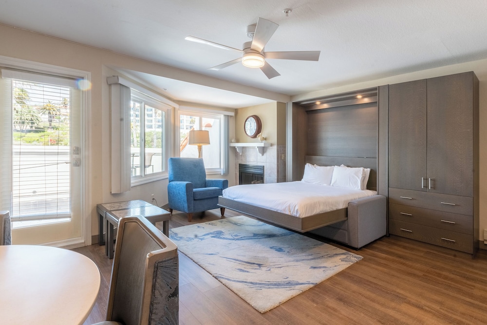 San Clemente Cove 25/55