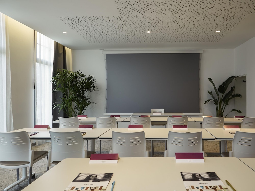 Mercure Avignon Gare TGV 68/78
