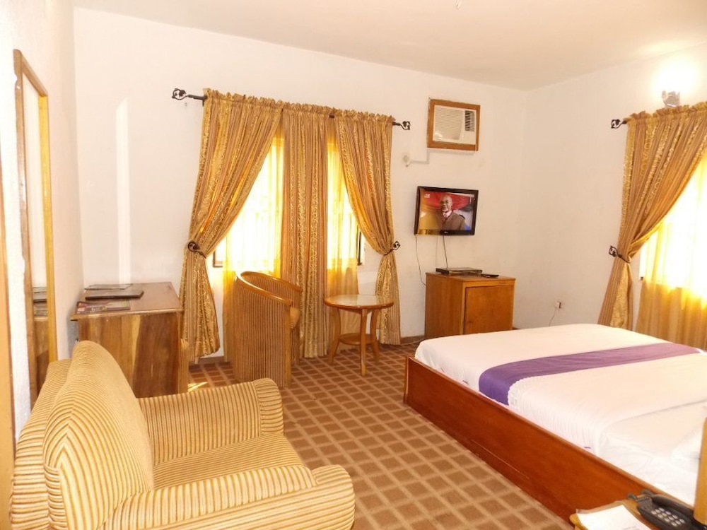 New Golden Hotel 6/16