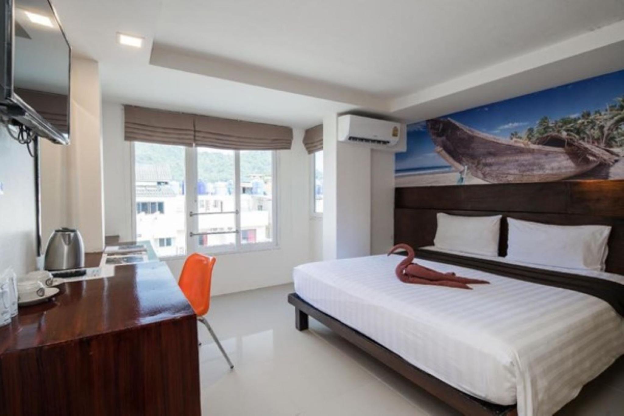 DELUXE, DOUBLE BED