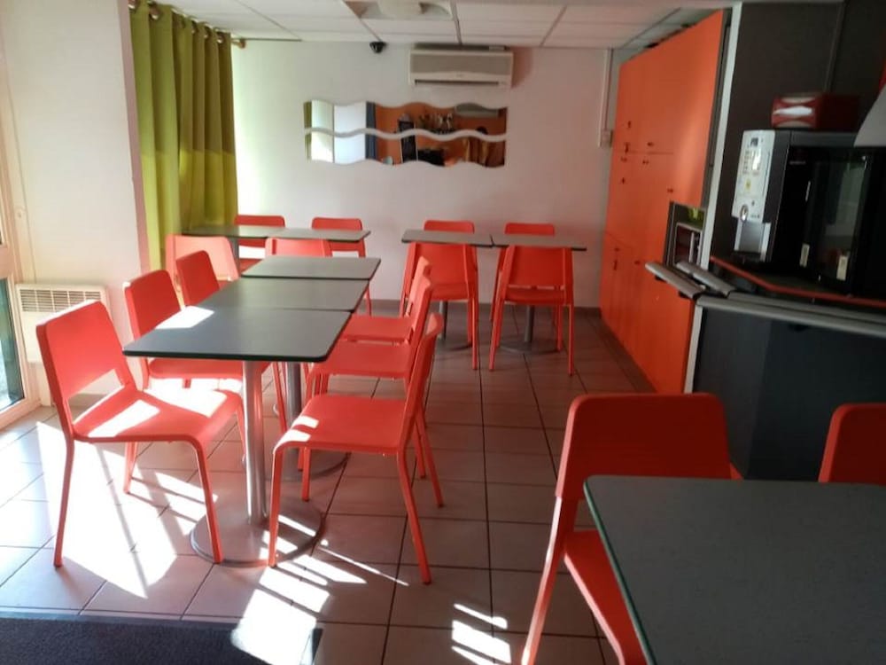 PREMIERE CLASSE SAINT ETIENNE NORD - VILLARS 50/63