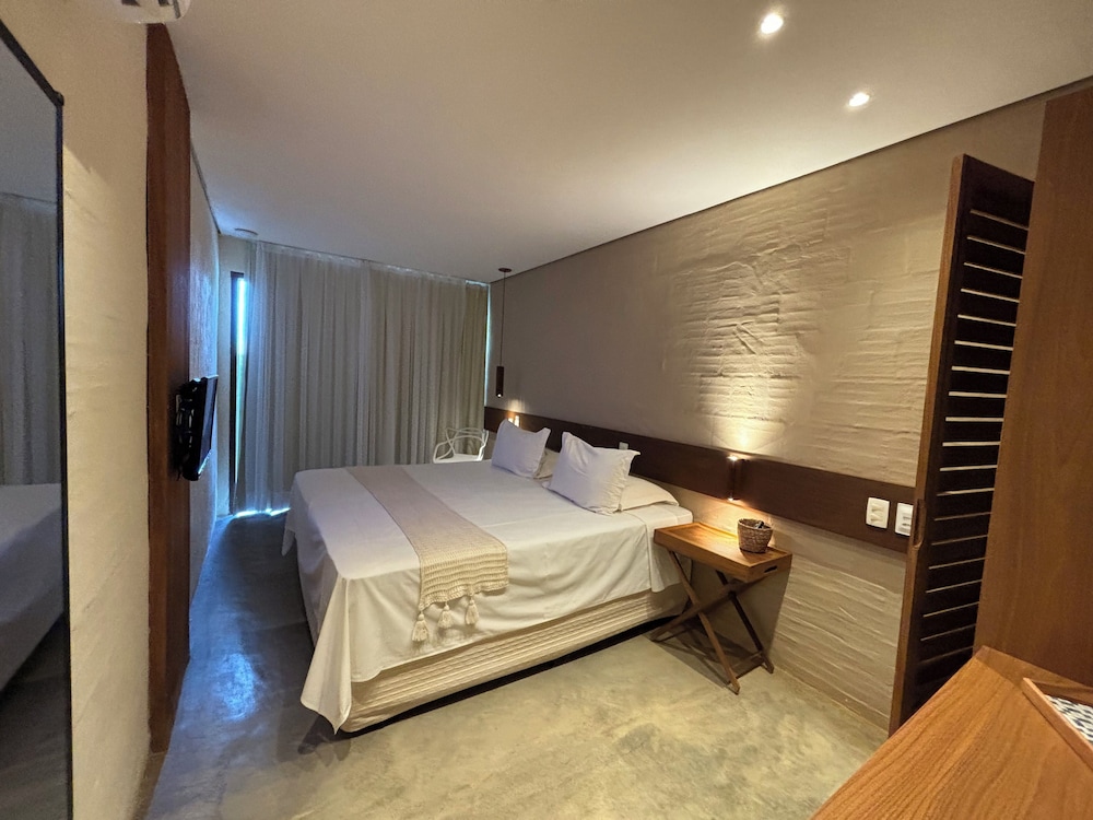 غرفة قياسية بسرير مزدوج بإطلالة على الحديقة