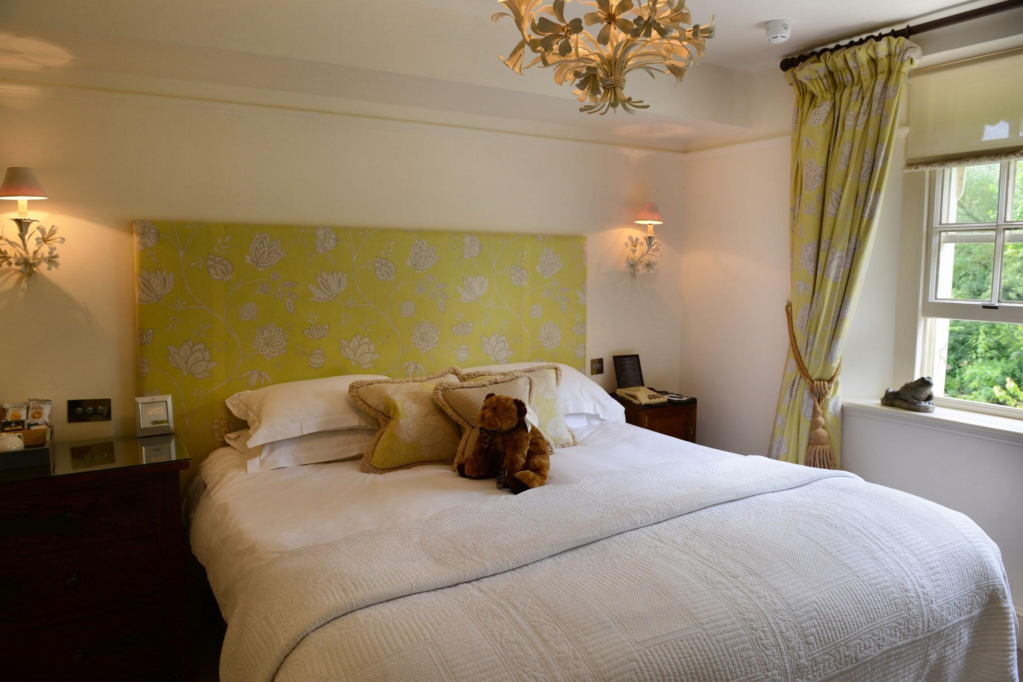 Standard, Double Bed, The Swan 2/9