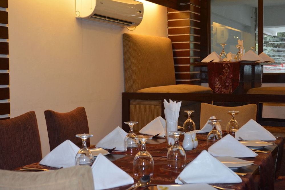 GRAND ORIENTAL HOTEL 56/60