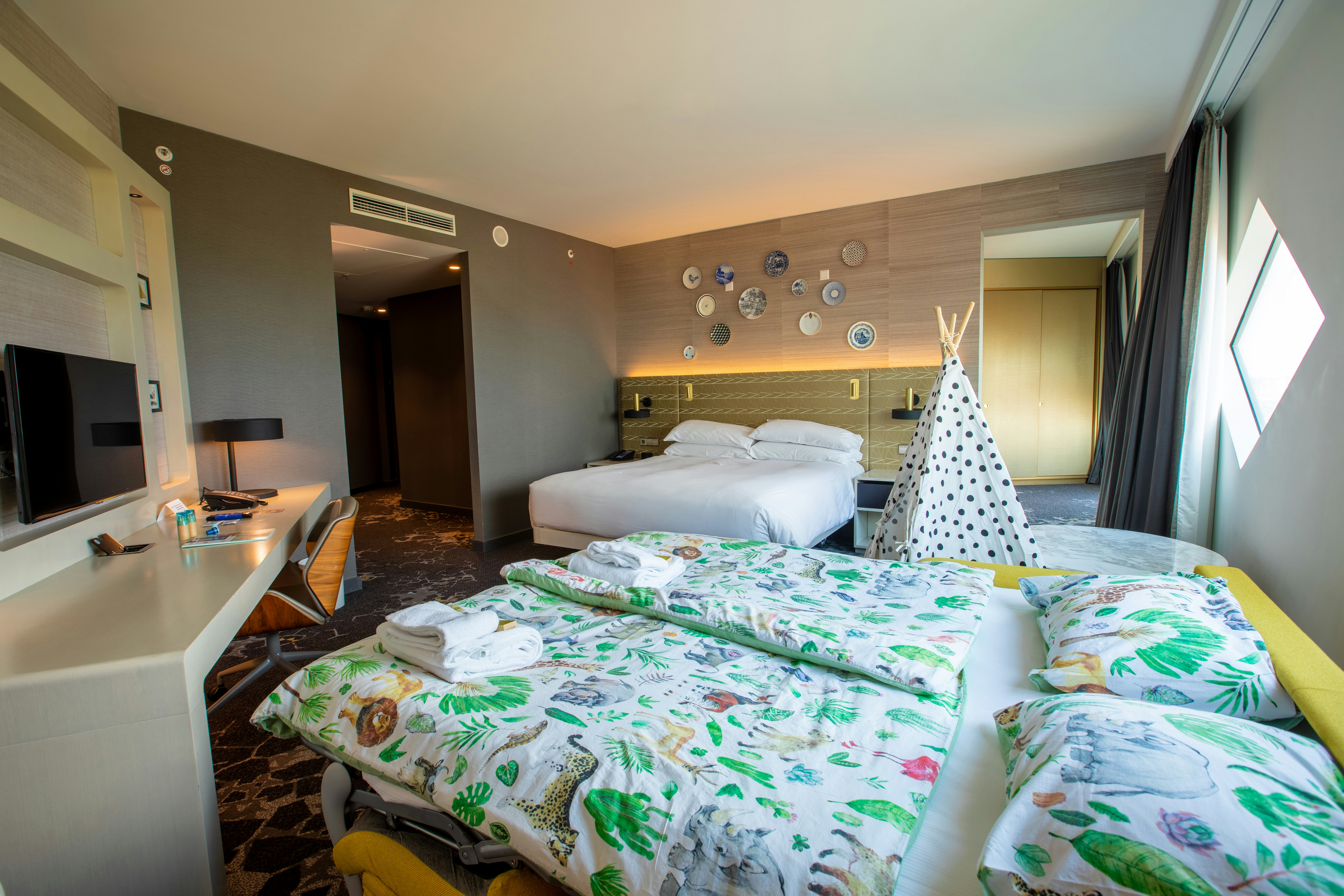 FAMILY, KING BED