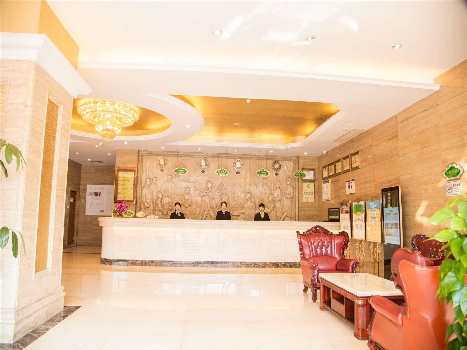 Vienna Hotel (Shenzhen Pinghu Center Metro Station) 15/42