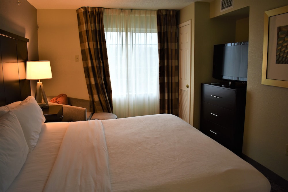 Staybridge Suites Cranbury-South Brunswick 15/75