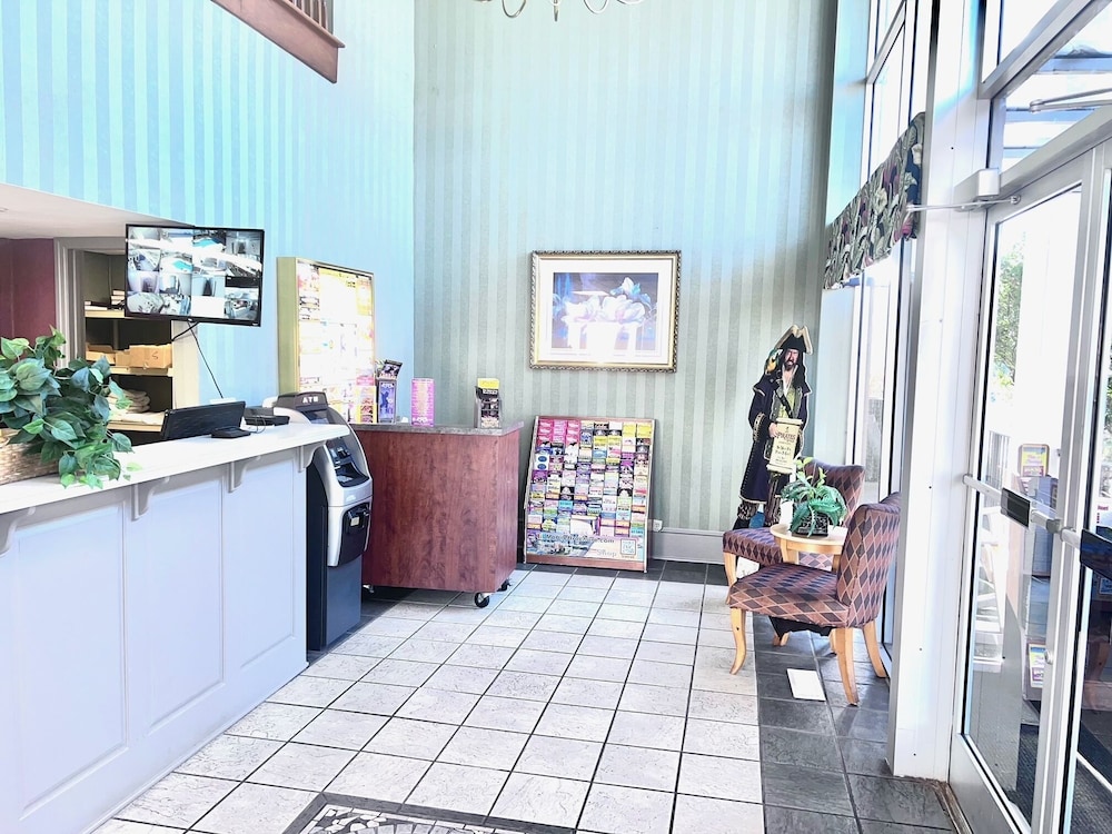 Ocean Crest Inn and Suites 9/51
