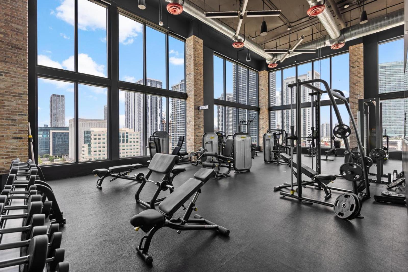 29th Floor Balcony Studio Miami Skyline Views 14/31