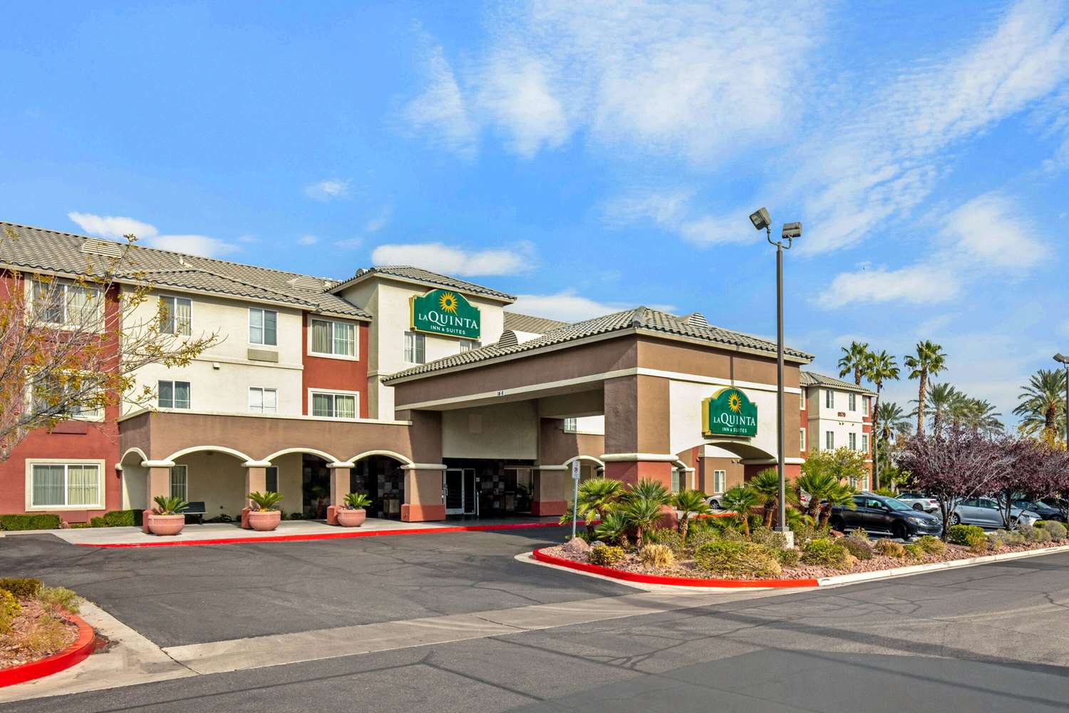 La Quinta Inn & Suites by Wyndham Las Vegas Red Rock 42/42