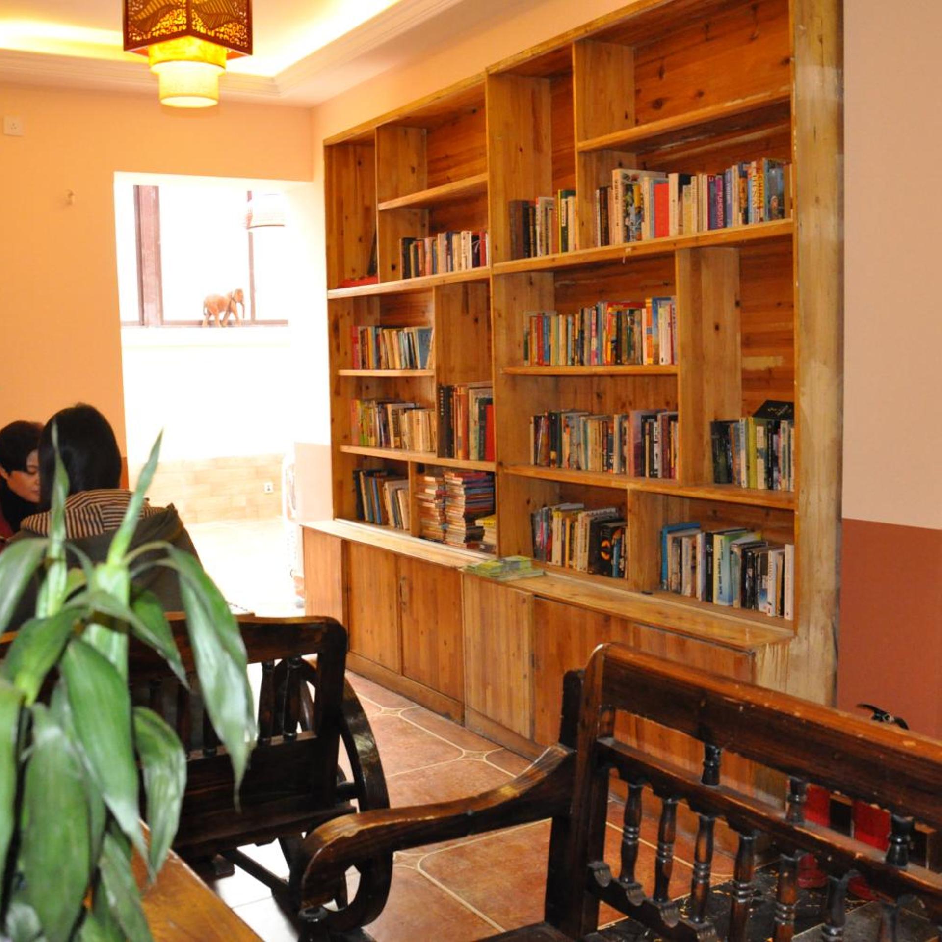 Holly Hostel 10/50