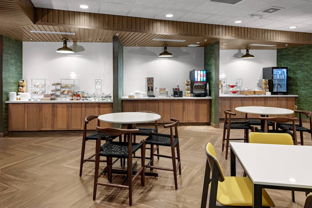 Fairfield Inn Suites Port Clinton Waterfront 25/32
