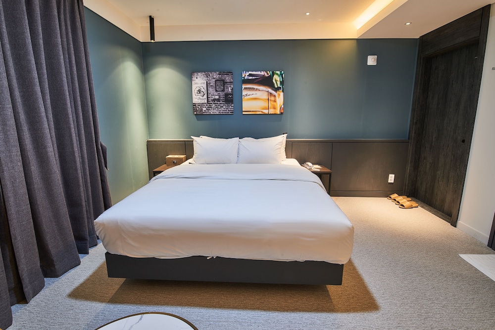 West In Hotel 13/50