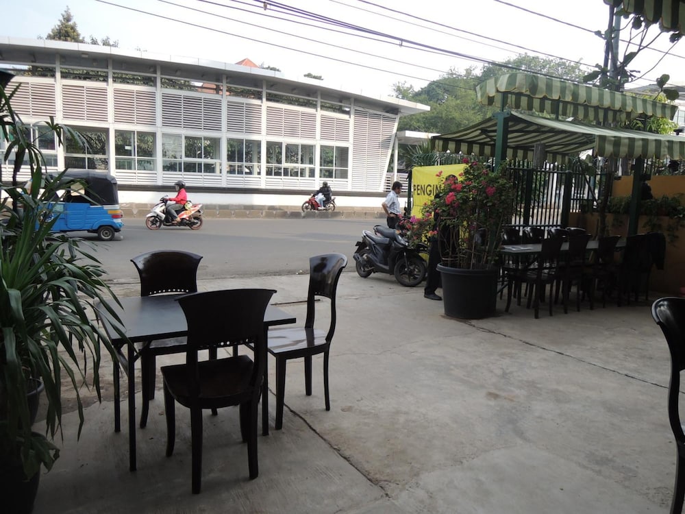 Twins Hotel Manggadua 3/65