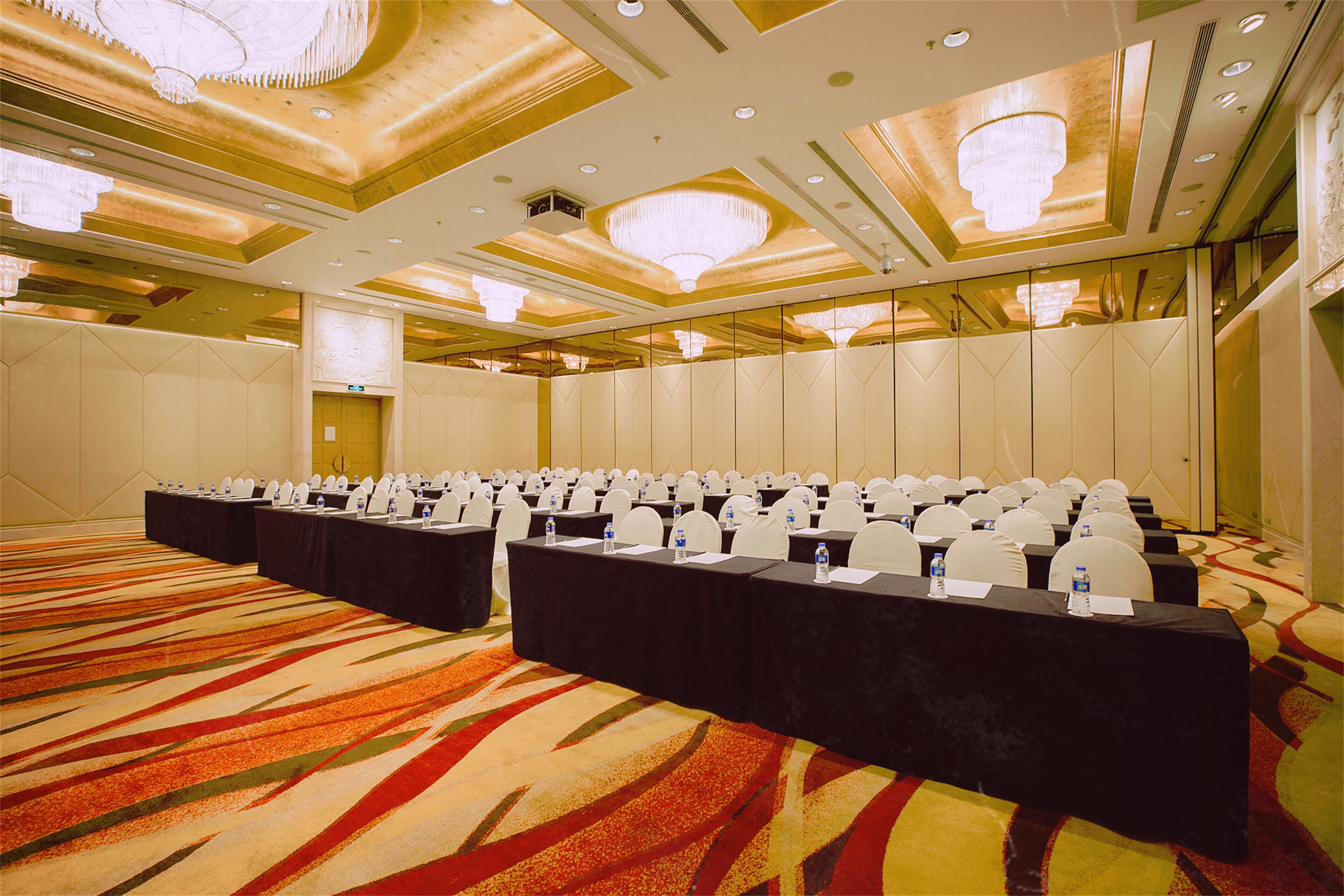 Holiday Inn Pudong 74/76
