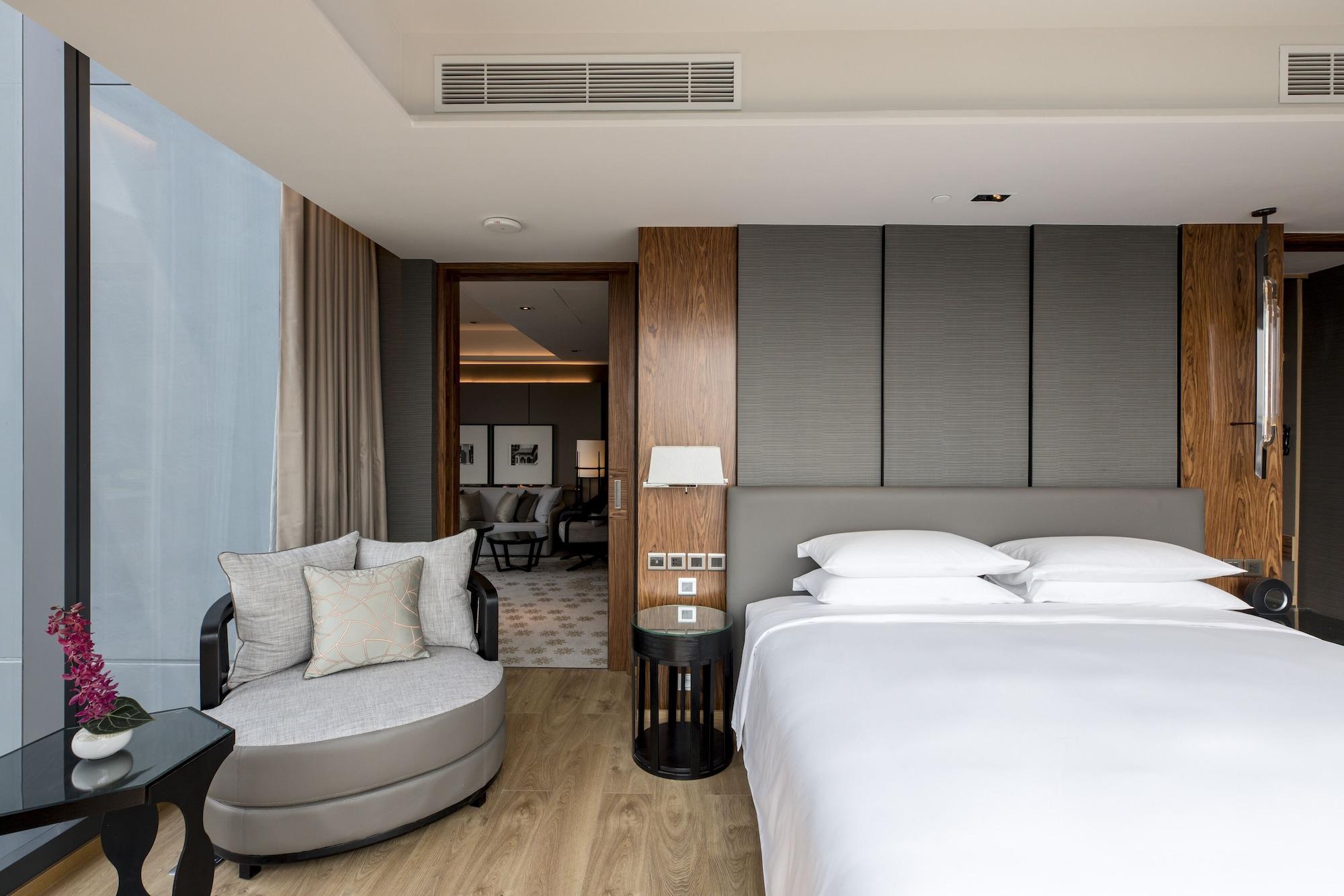Regency, Suite