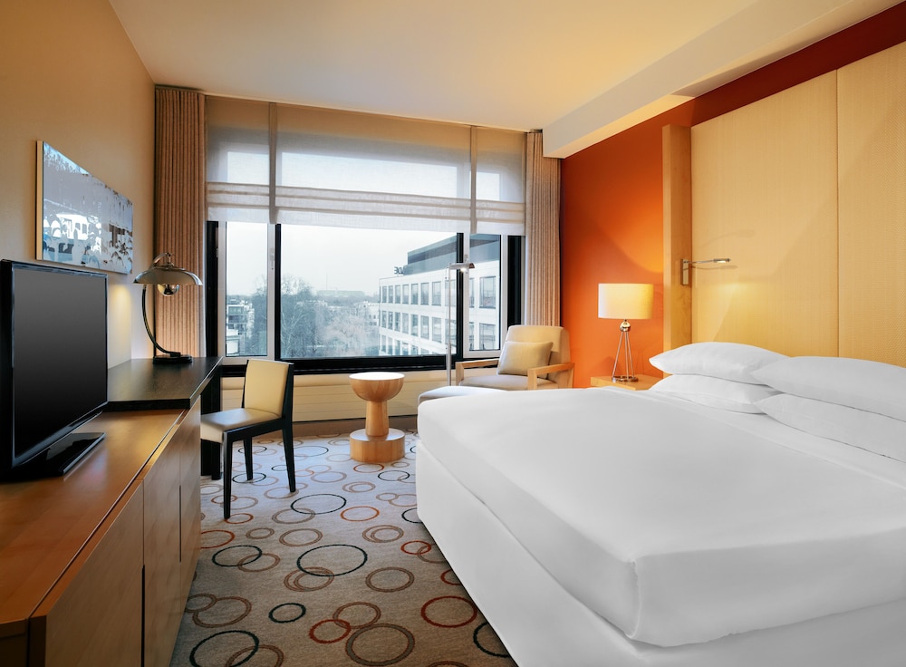 غرفة كلاسيكية بسرير كينج، SHERATON BERLIN GRAND HOTEL ESPLANADE 2/6