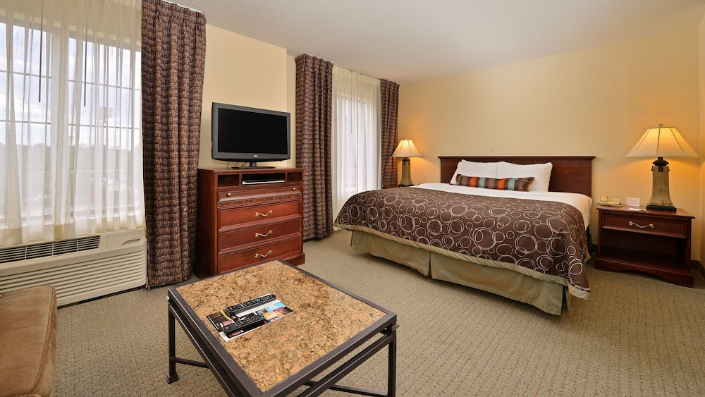 Staybridge Suites West Des Moines 23/76